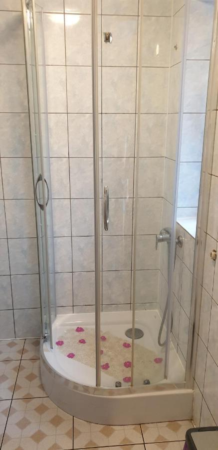 "U Izy" Pokoje Goscinne I Przyczepy Campingowe Mielno  Exterior photo