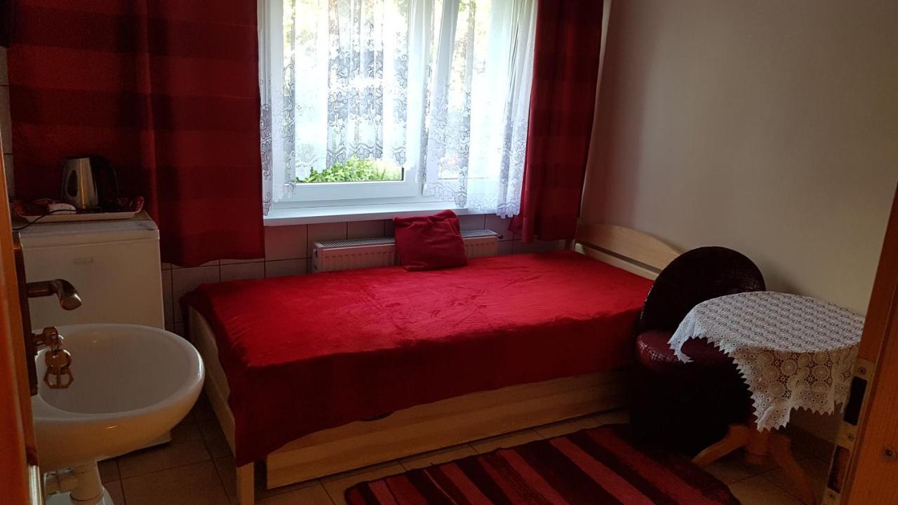 "U Izy" Pokoje Goscinne I Przyczepy Campingowe Mielno  Exterior photo