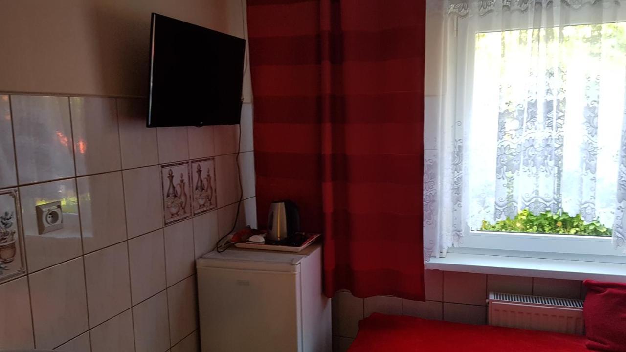"U Izy" Pokoje Goscinne I Przyczepy Campingowe Mielno  Exterior photo