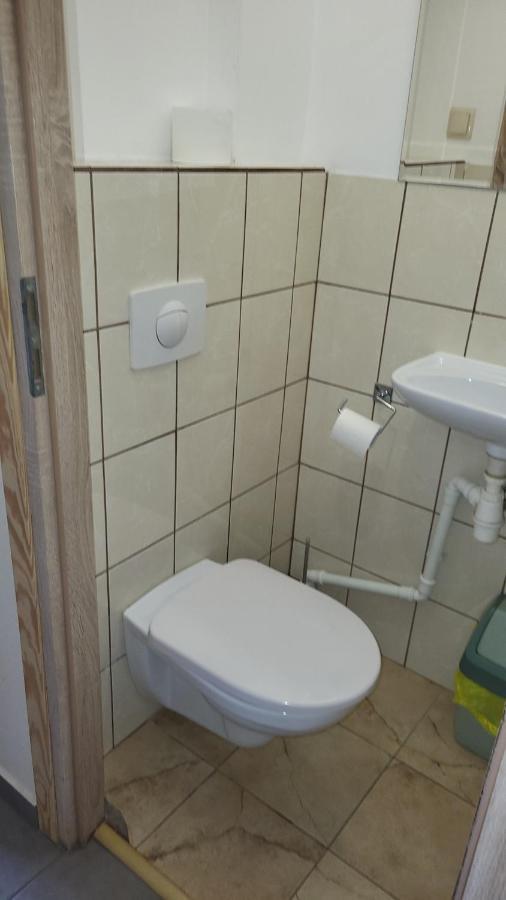 "U Izy" Pokoje Goscinne I Przyczepy Campingowe Mielno  Exterior photo