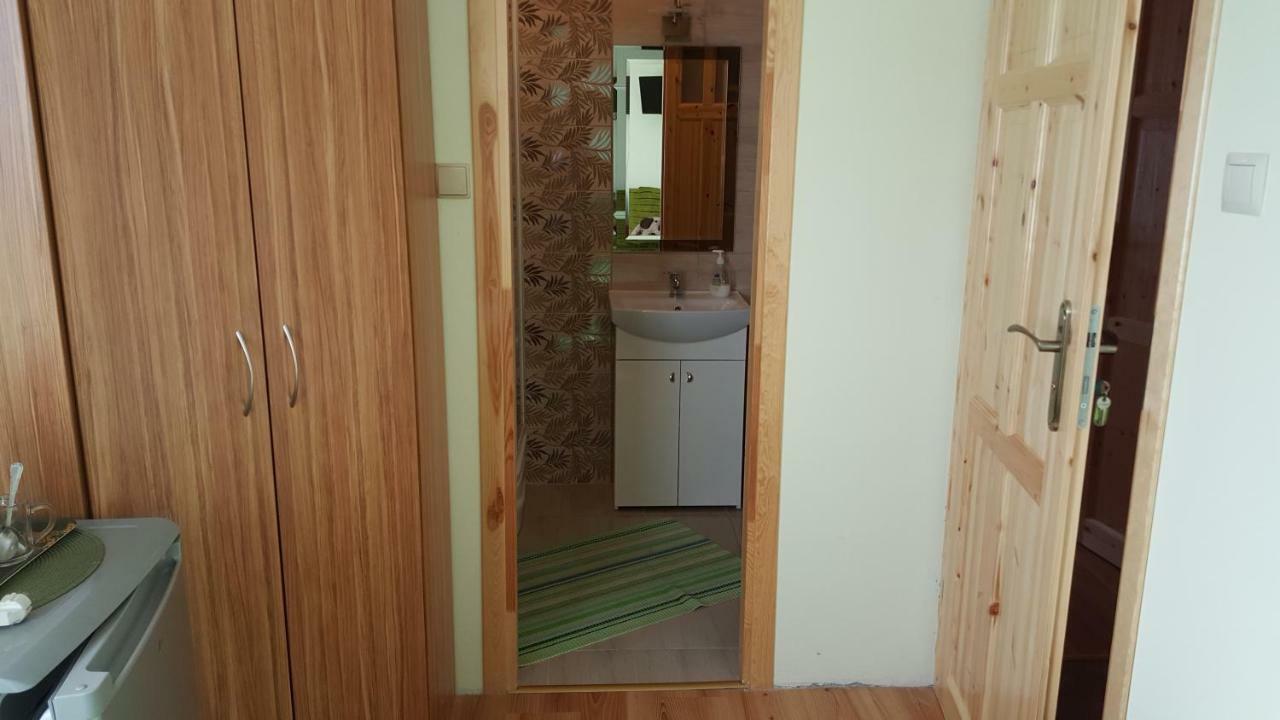 "U Izy" Pokoje Goscinne I Przyczepy Campingowe Mielno  Exterior photo